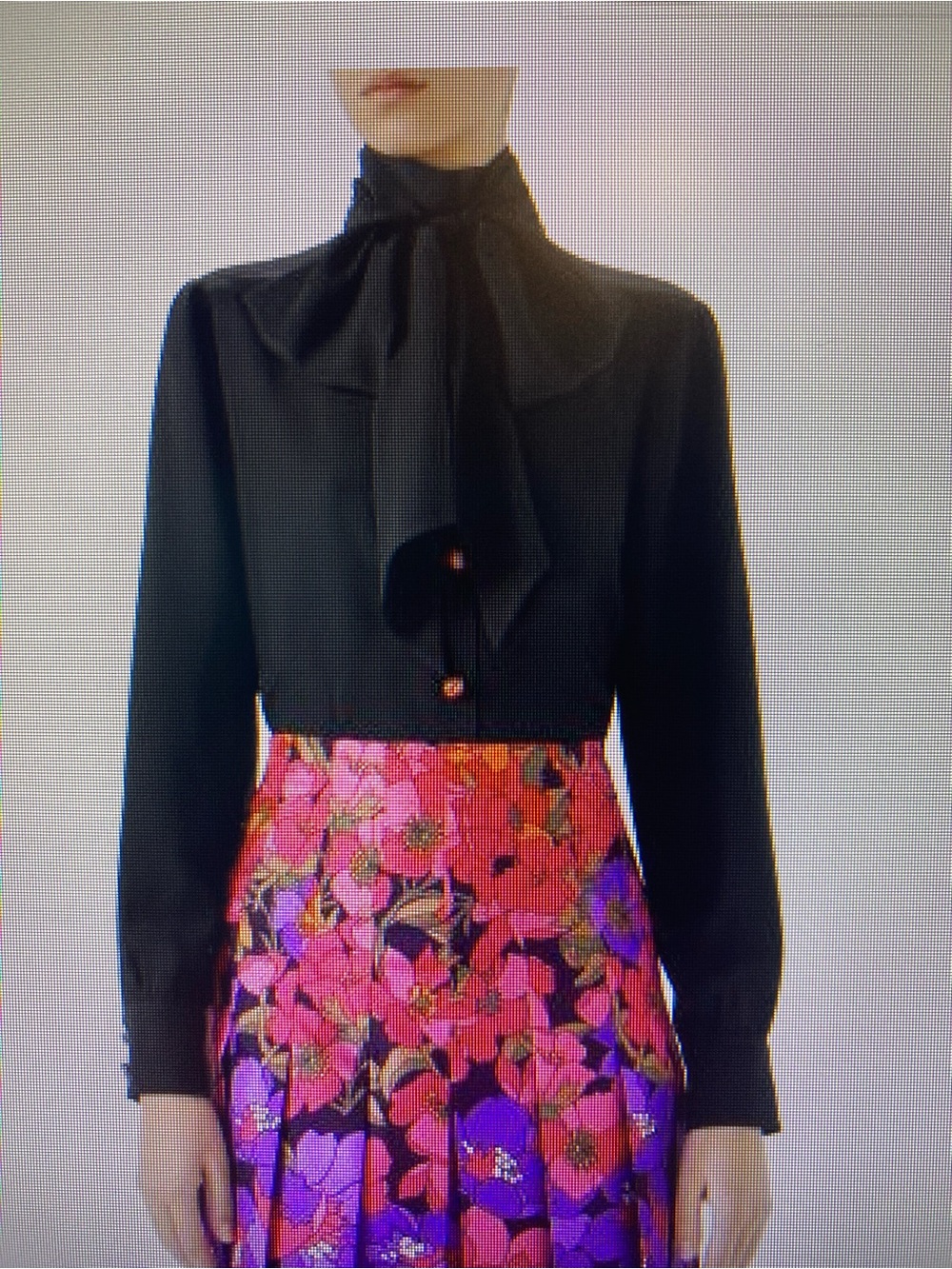 NWT Gucci Fall/Winter 2018 black silk bow-tie blouse with ladybug buttons
